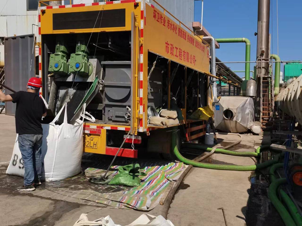 莫力达瓦淤泥压干处理